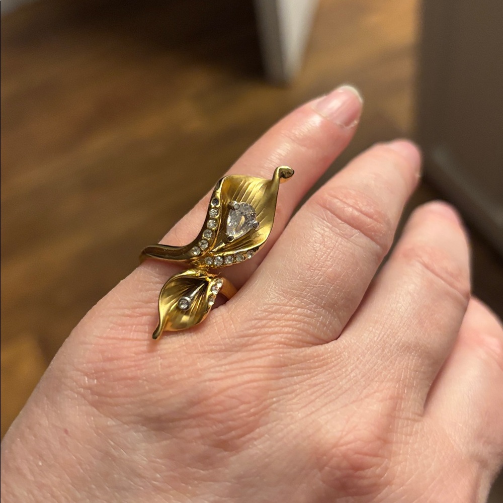 Gold-Tone Floral Teardrop Ring with Clear Crystal Accent - Picture 5 of 6